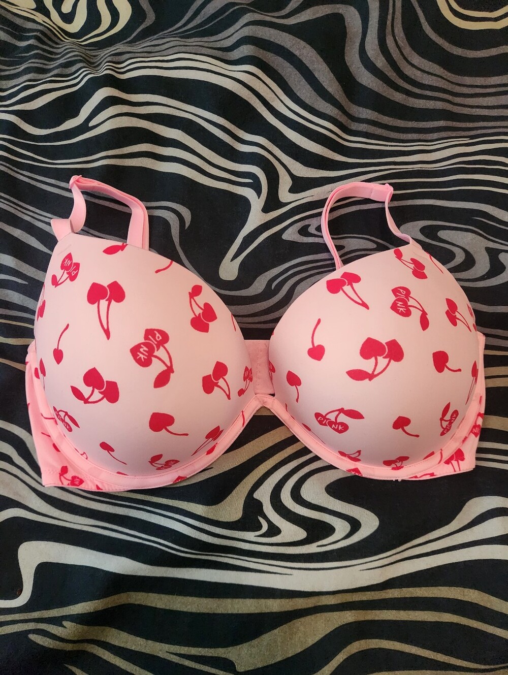 Victoria's Secret PINK 36DD Bra Super Push Up